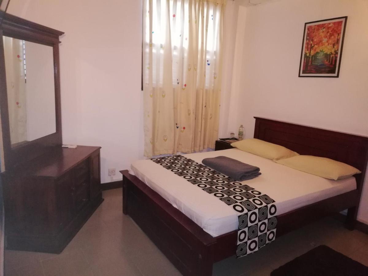Days Inn B/B Kandy Extérieur photo